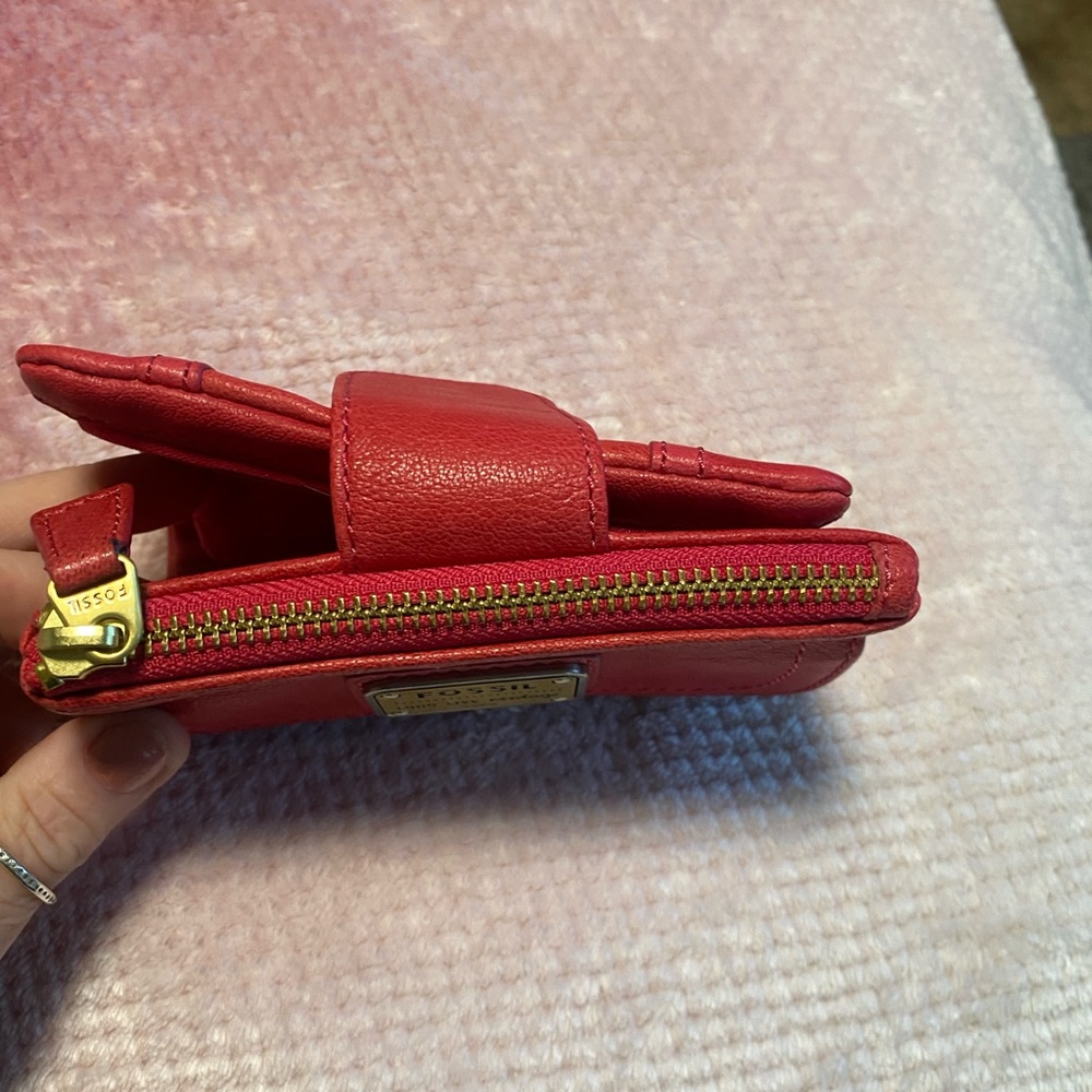 EUC! Fossil Red Leather Compact Wallet - Picture 3 of 7